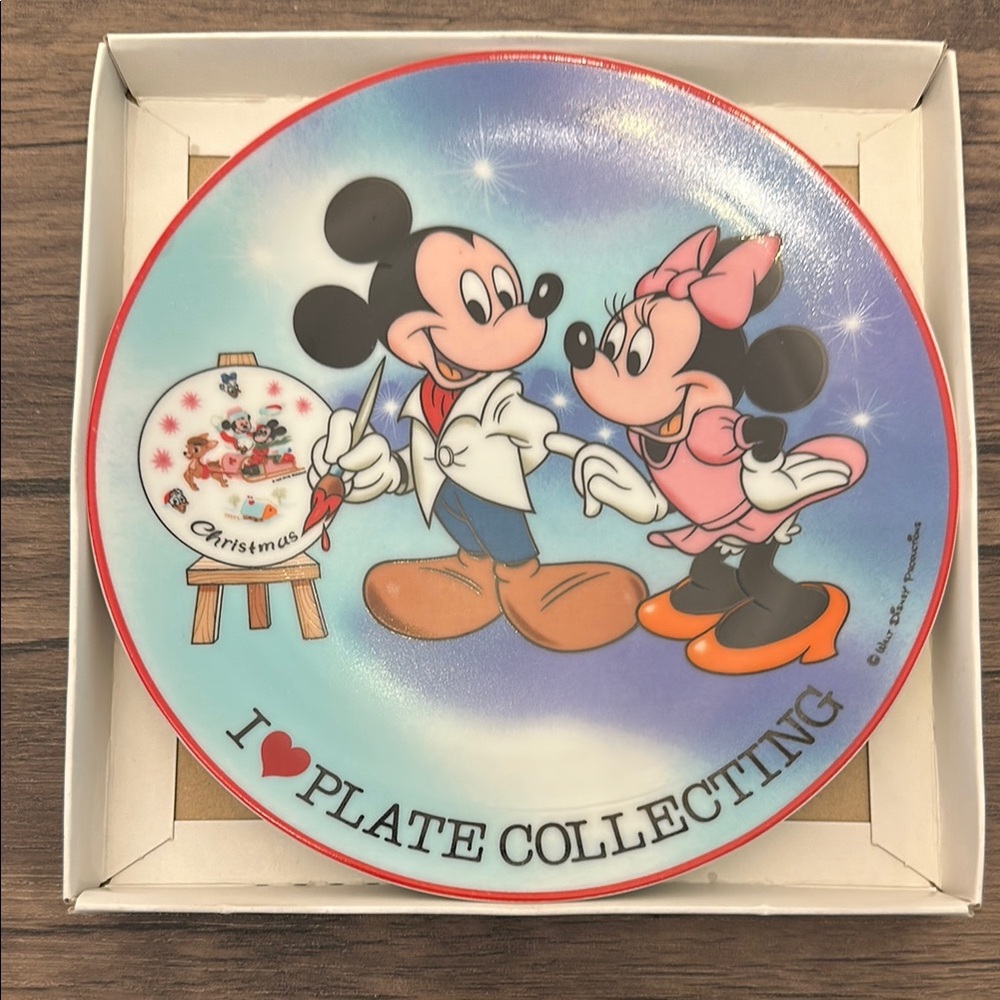 Disney Mickey and Minnie Plate